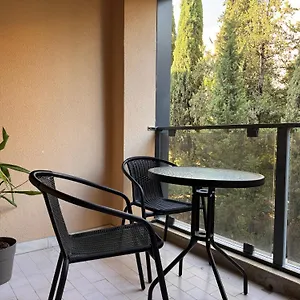  Appartamento Elegant With Balcony, Free Parking, & Wifi Italia